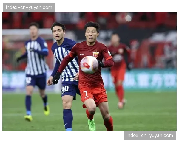 上海海港对阵武汉三镇，奥斯卡任意球直挂死角