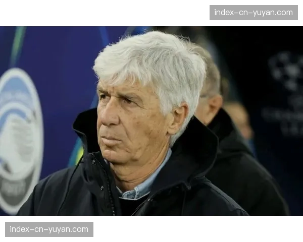 特写镜头：绝平后，亚特兰大主帅加斯佩里尼仍在场边怒吼指示高位逼抢