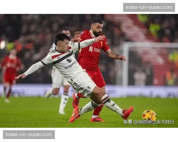 英超快讯：利物浦半场2-0领先曼联，萨拉赫、加克波分别建功