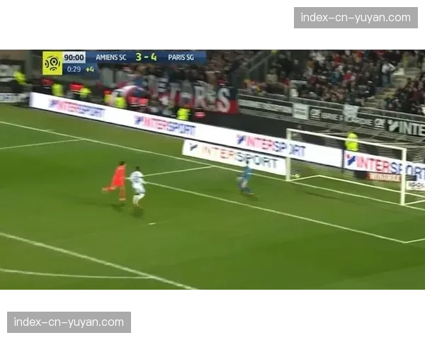 斯图加特半场3-0领先门兴，吉拉西梅开二度